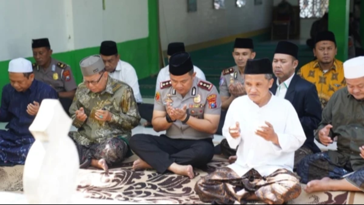 Jelang Muktamar ke-35 NU, Polres dan PCNU Jombang Ziarah ke Makam Mbah Wahab